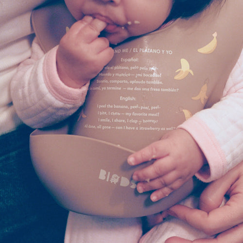 El Plátano y Yo (Banana & Me) bilingual silicone bib