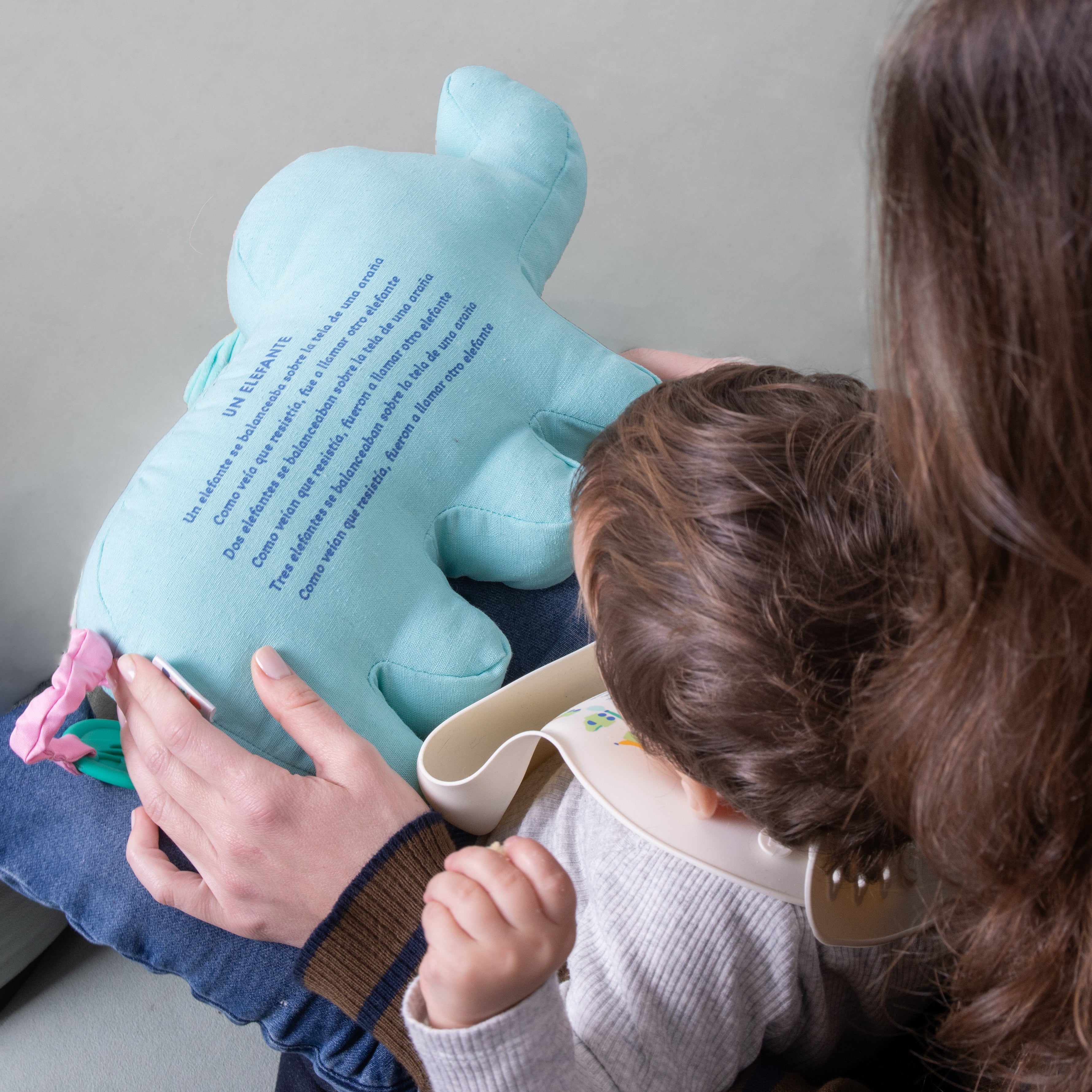 El Elefante Quiere - Bilingual Musical & Verb Learning Tool